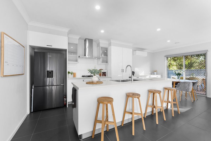 Photo - 44 Wattlewoods Place, Carrum Downs VIC 3201 - Image 4