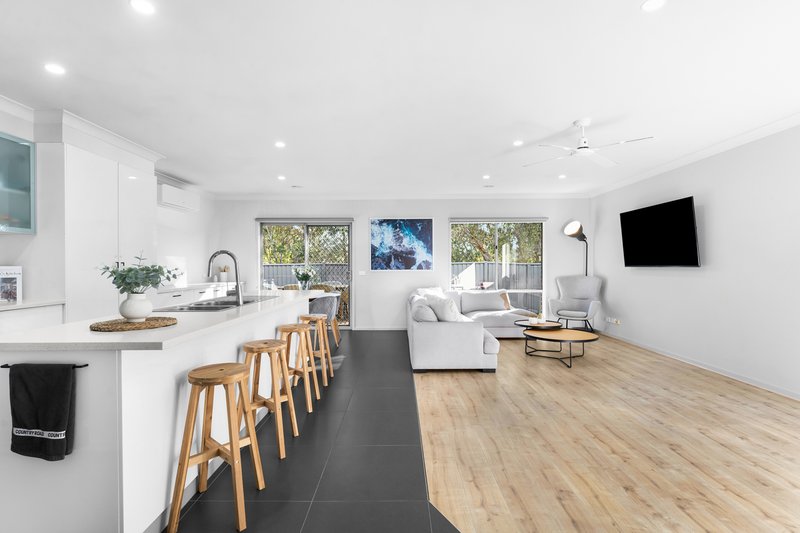 Photo - 44 Wattlewoods Place, Carrum Downs VIC 3201 - Image 5
