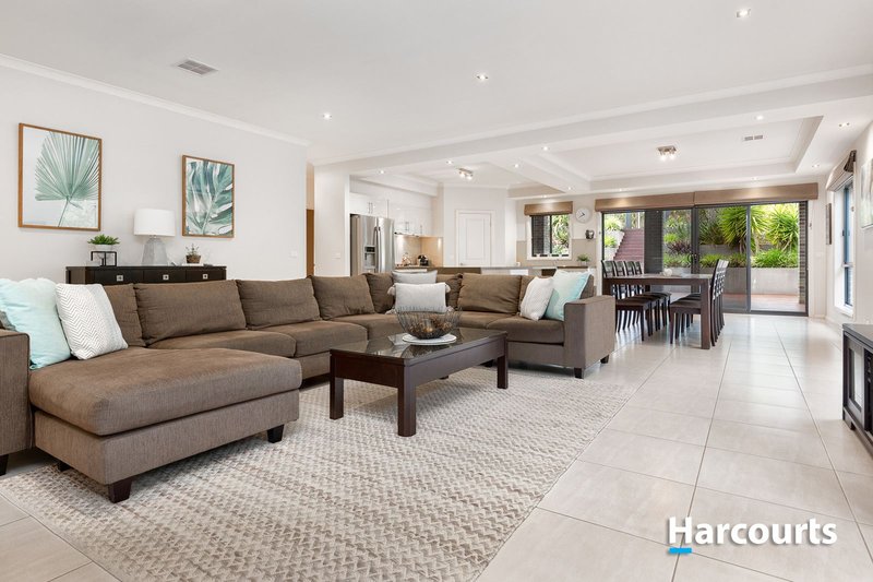 Photo - 44 West Vista Place, Narre Warren North VIC 3804 - Image 4