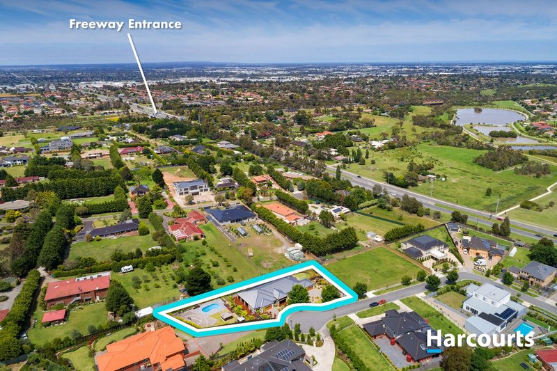 Photo - 44 West Vista Place, Narre Warren North VIC 3804 - Image 13