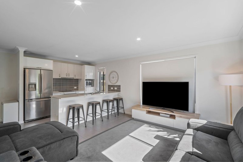 Photo - 44 Whitehaven Street, Burpengary QLD 4505 - Image 5