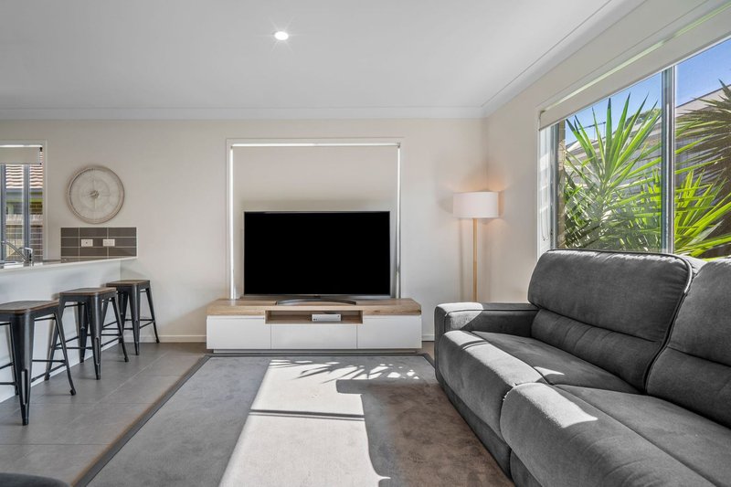 Photo - 44 Whitehaven Street, Burpengary QLD 4505 - Image 6