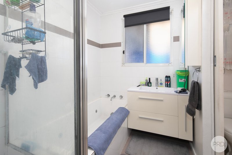 Photo - 44 Willow Grove, Wendouree VIC 3355 - Image 9
