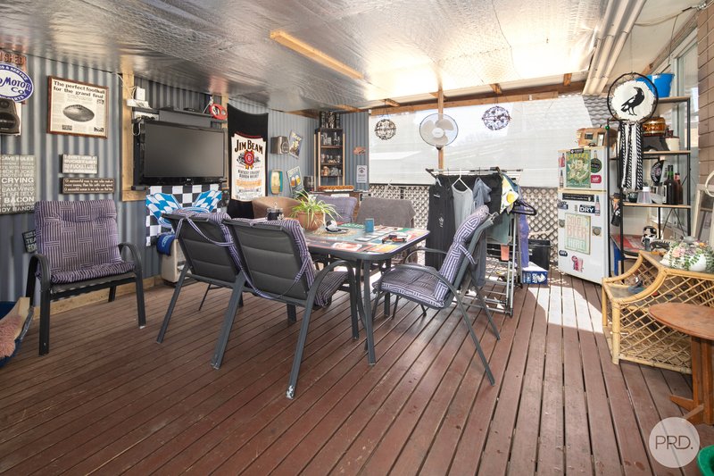 Photo - 44 Willow Grove, Wendouree VIC 3355 - Image 13