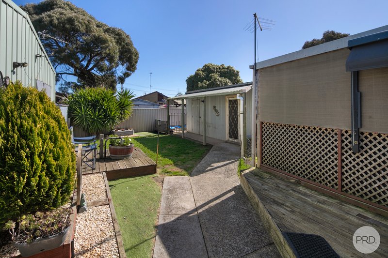 Photo - 44 Willow Grove, Wendouree VIC 3355 - Image 14