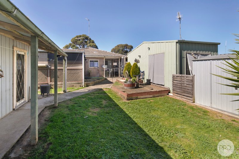 Photo - 44 Willow Grove, Wendouree VIC 3355 - Image 15