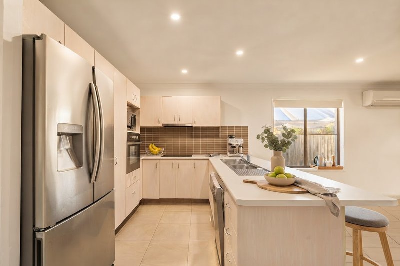 Photo - 44 Wyndham Circuit, Holmview QLD 4207 - Image 5