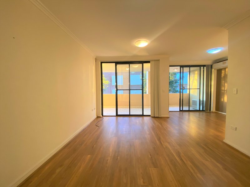 Photo - 4/40-42 Lydbrook Street, Westmead NSW 2145 - Image 2