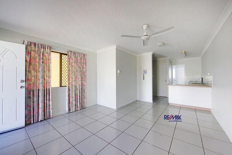 Photo - 4/40 Ford Street, Hermit Park QLD 4812 - Image 3