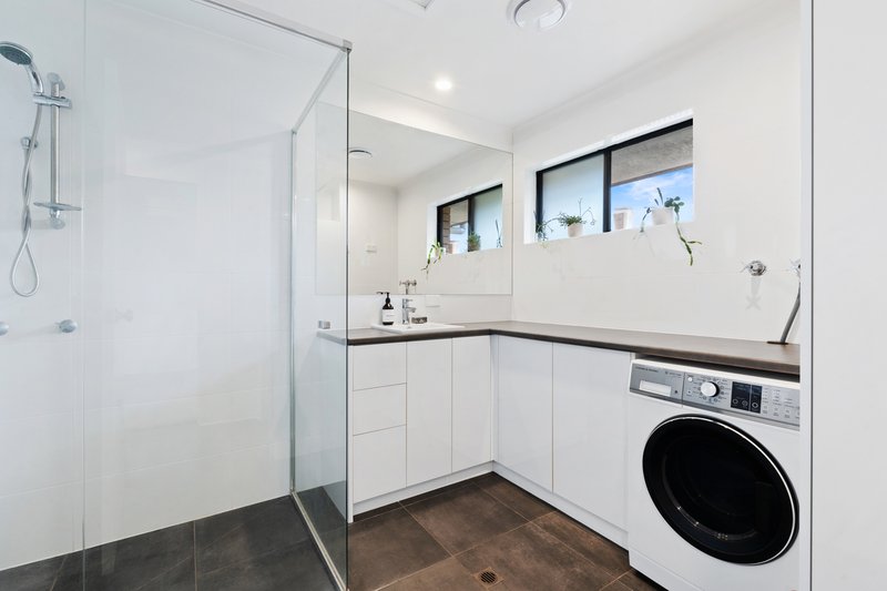 Photo - 4/40 Oceanic Drive, Mermaid Waters QLD 4218 - Image 9