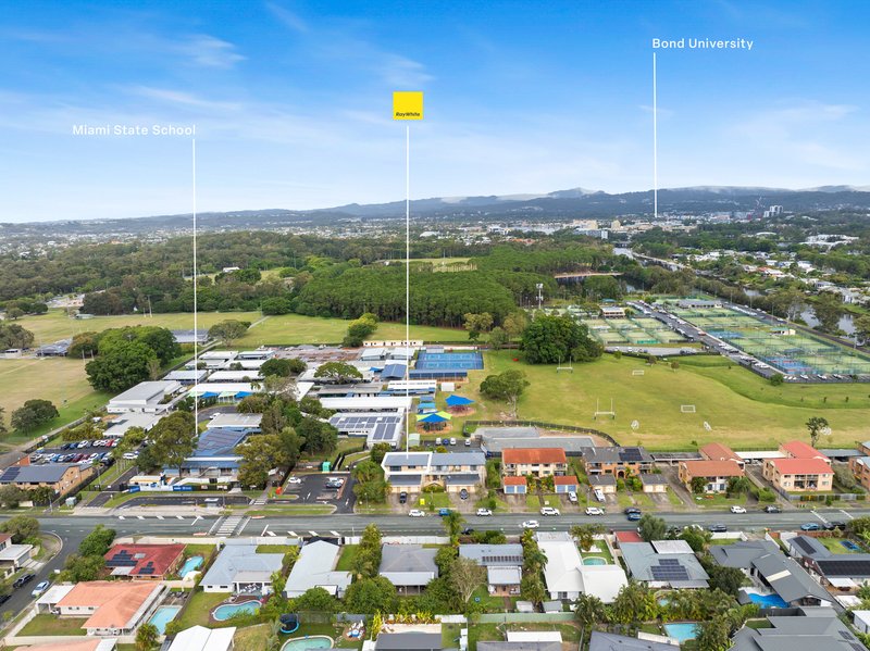 Photo - 4/40 Oceanic Drive, Mermaid Waters QLD 4218 - Image 15
