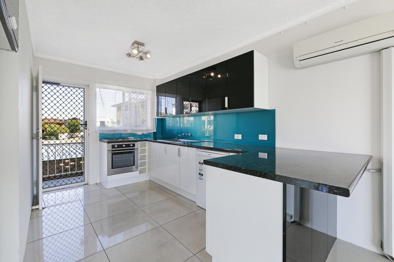 Photo - 4/402 Marine Parade, Biggera Waters QLD 4216 - Image 2