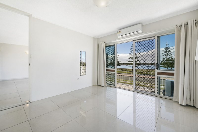 Photo - 4/402 Marine Parade, Biggera Waters QLD 4216 - Image 5