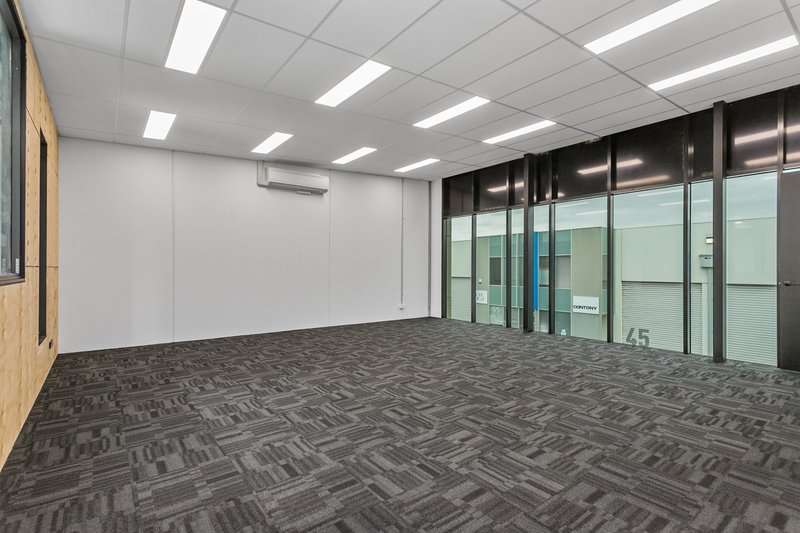 Photo - 4/40C Wallace Avenue, Point Cook VIC 3030 - Image 4