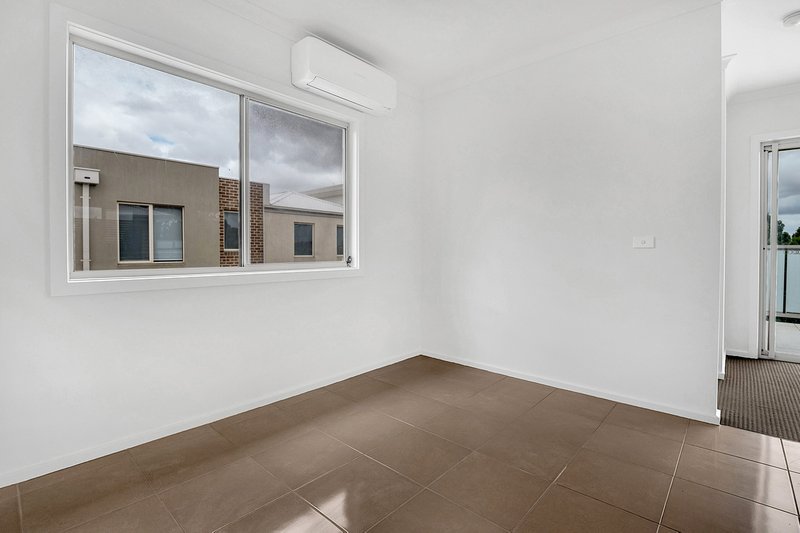 Photo - 44/1-11 Hyde Park Avenue, Craigieburn VIC 3064 - Image 11