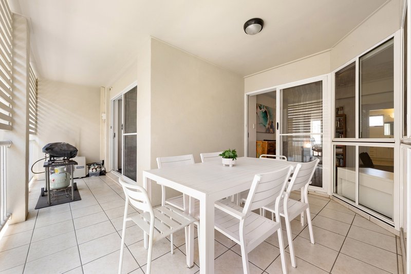 Photo - 4/41 Racecourse Road, Hamilton QLD 4007 - Image 4