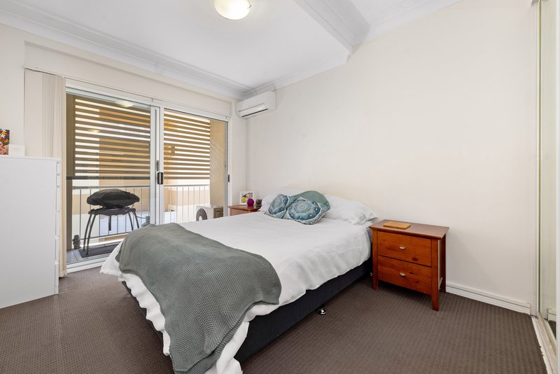 Photo - 4/41 Racecourse Road, Hamilton QLD 4007 - Image 5