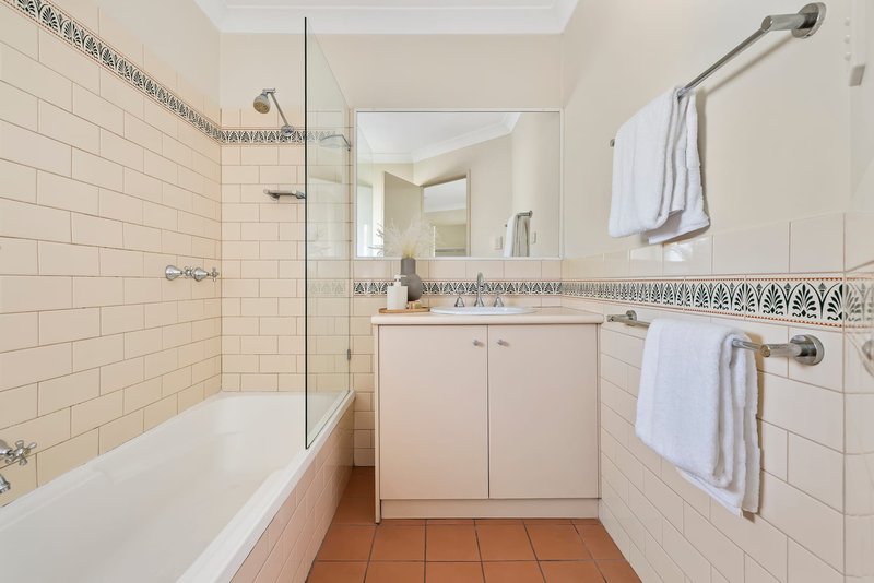 Photo - 4/42 Greer Street, Bardon QLD 4065 - Image 13