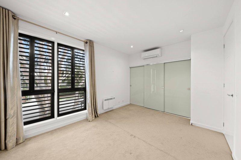 Photo - 4/425 Warrigal Road, Burwood VIC 3125 - Image 6