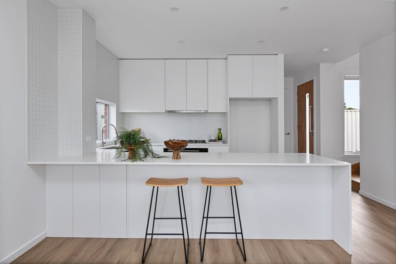 Photo - 4/43 Dumbarton Street, Reservoir VIC 3073 - Image 4