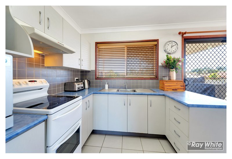 Photo - 443 Richardson Road, Norman Gardens QLD 4701 - Image 6