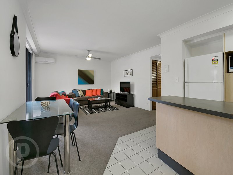 Photo - 44/300 Sir Fred Schonell Drive, St Lucia QLD 4067 - Image 7