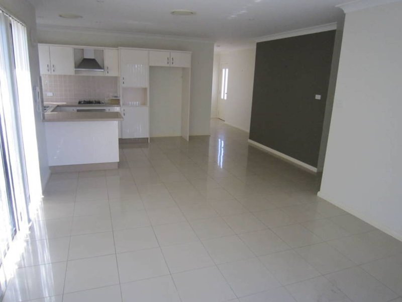 Photo - 4/44-46 Macdougall Crescent, Hamlyn Terrace NSW 2259 - Image 3