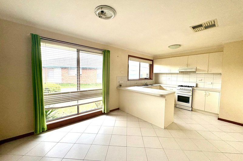 Photo - 4/46 Beckington Crescent, Hampton Park VIC 3976 - Image 4