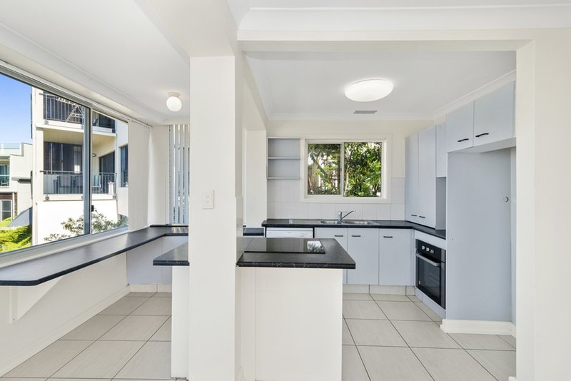 Photo - 4/46 Garrick Street, Coolangatta QLD 4225 - Image 4