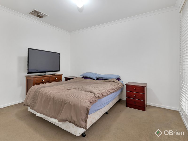 Photo - 4/47 Tyrone Street, Werribee VIC 3030 - Image 4