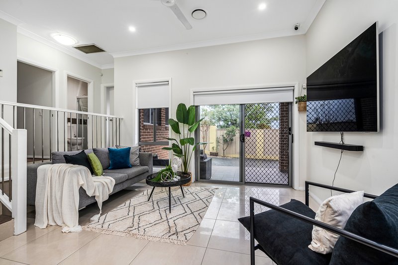 Photo - 4/48 Denis Winston Drive, Doonside NSW 2767 - Image 2