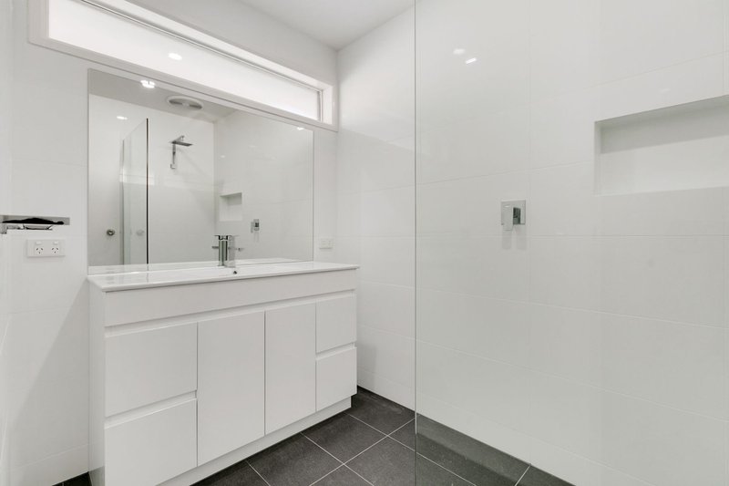 Photo - 4/49-51 Hillcrest Road, Frankston VIC 3199 - Image 6