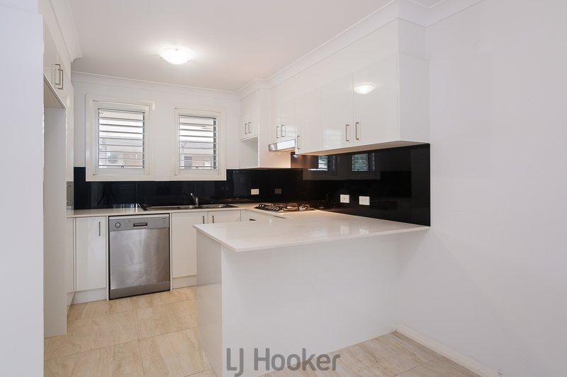 Photo - 4/49 Lurnea Crescent, Valentine NSW 2280 - Image 2