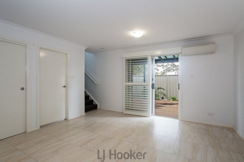 Photo - 4/49 Lurnea Crescent, Valentine NSW 2280 - Image 3