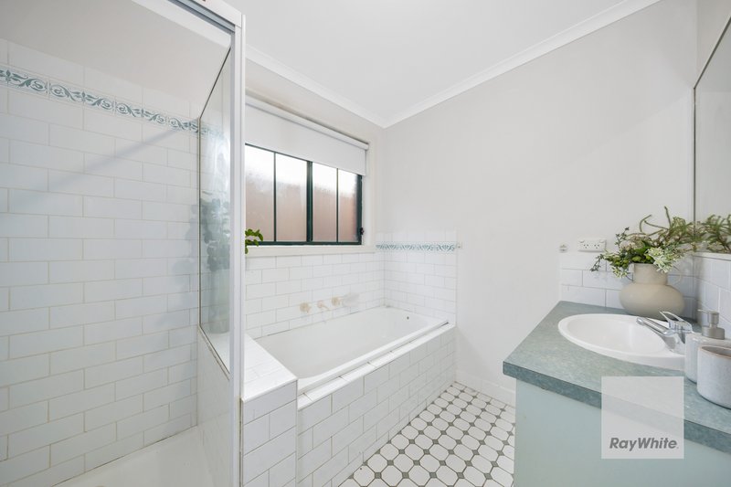 Photo - 44B Chris Court, Hillside VIC 3037 - Image 14