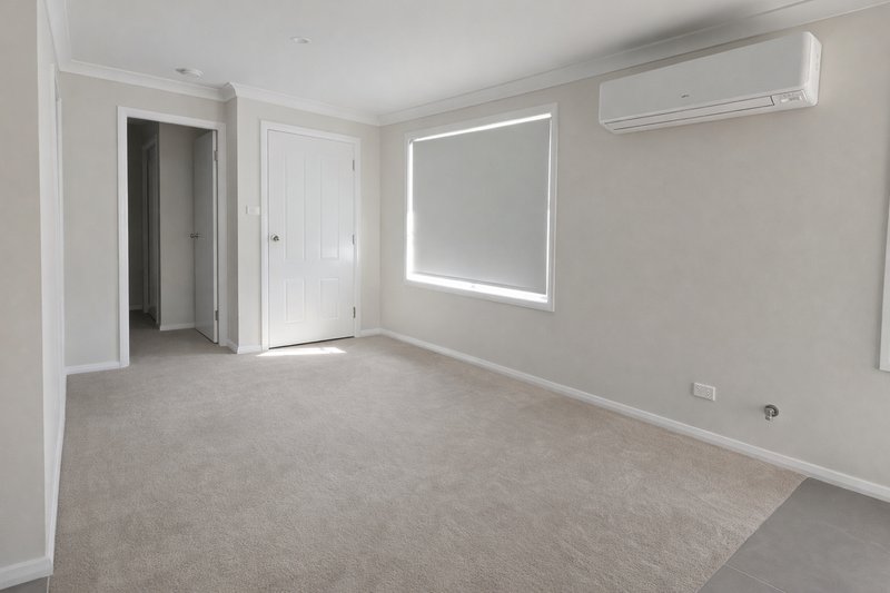 Photo - 44B Mustang Close, Hillvue NSW 2340 - Image 3