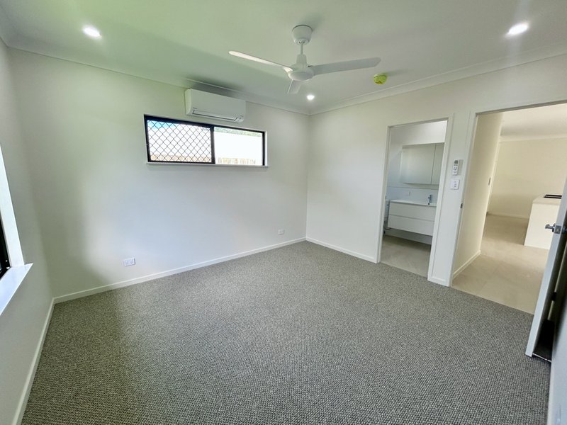 Photo - 45-47 Oxbow Loop, Redlynch QLD 4870 - Image 9