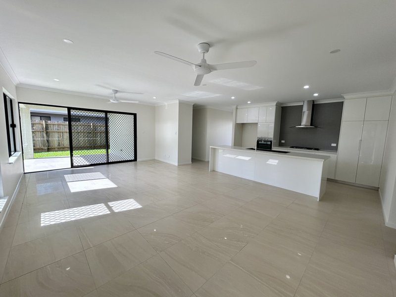 Photo - 45-47 Oxbow Loop, Redlynch QLD 4870 - Image 13