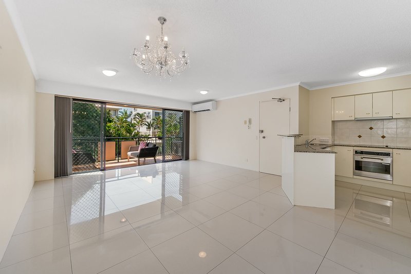 Photo - 45-55 Harries Road, Coorparoo QLD 4151 - Image 5