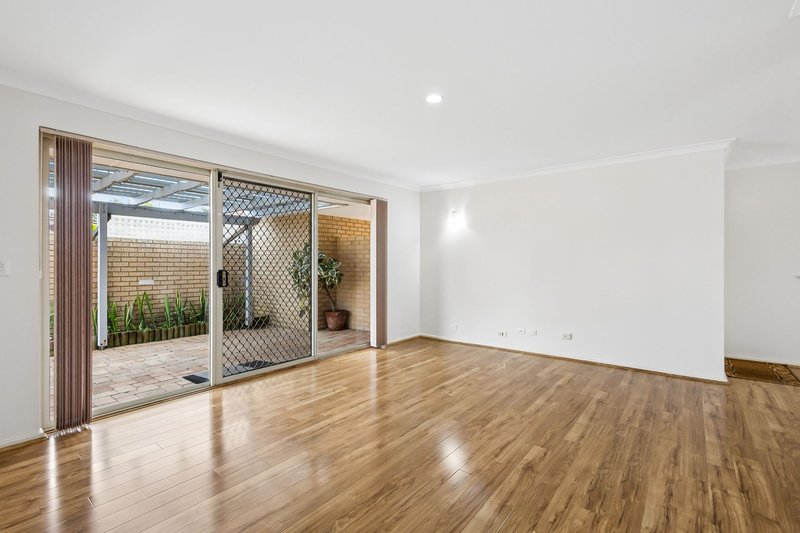 Photo - 4/5-9 Wilkinson Gardens, Winthrop WA 6150 - Image 9
