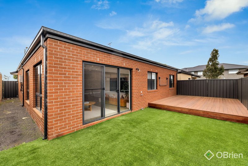 Photo - 45 Abbeygate Drive, Werribee VIC 3030 - Image 7