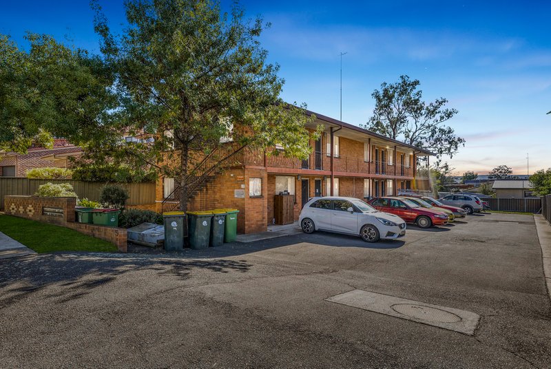 Photo - 4/5 Adams Street, Queanbeyan West NSW 2620 - Image 1