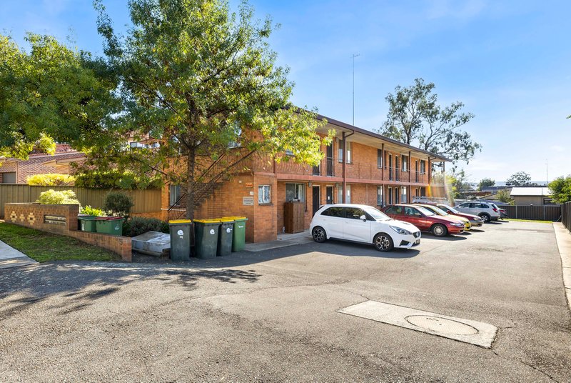 Photo - 4/5 Adams Street, Queanbeyan West NSW 2620 - Image 2