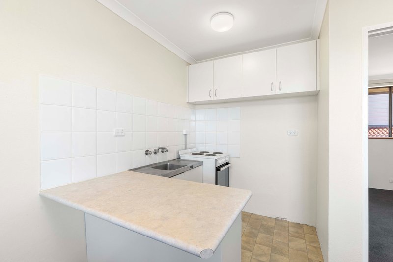 Photo - 4/5 Adams Street, Queanbeyan West NSW 2620 - Image 5