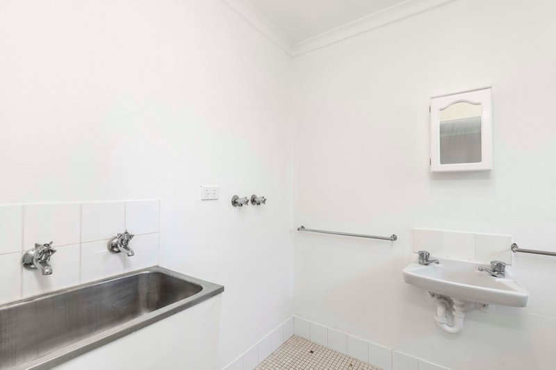 Photo - 4/5 Adams Street, Queanbeyan West NSW 2620 - Image 11