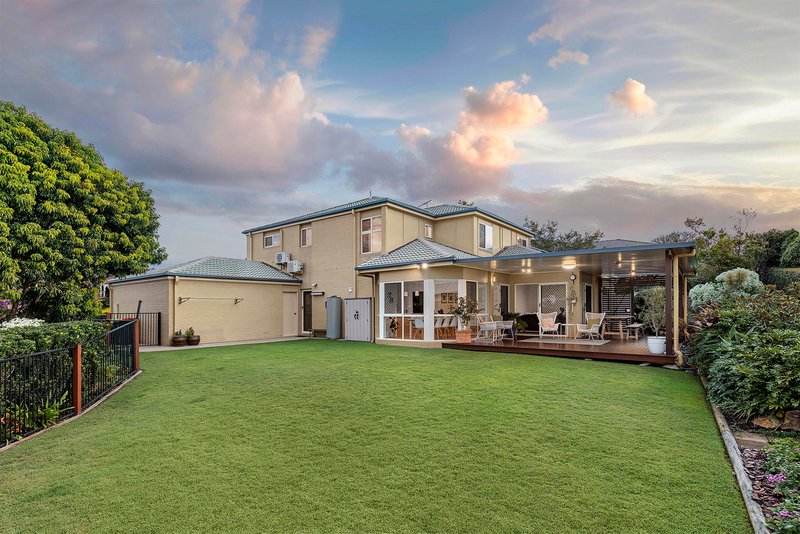 Photo - 45 Alba Place, Bridgeman Downs QLD 4035 - Image 2
