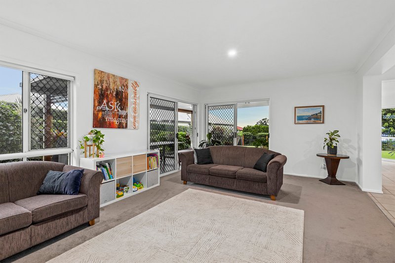 Photo - 45 Alba Place, Bridgeman Downs QLD 4035 - Image 8