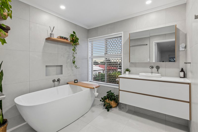 Photo - 45 Alba Place, Bridgeman Downs QLD 4035 - Image 16