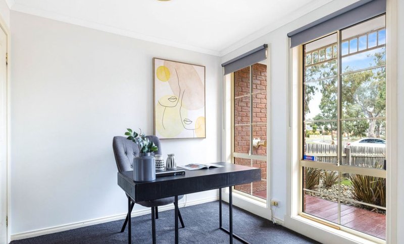 Photo - 45 Almands Avenue, Roxburgh Park VIC 3064 - Image 4