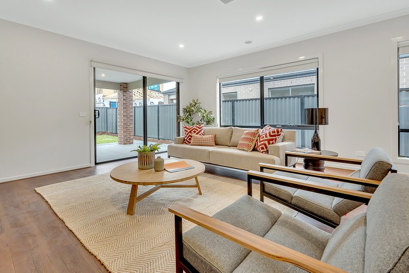 Photo - 45 Angophora Crescent, Craigieburn VIC 3064 - Image 7